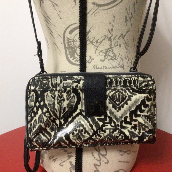 Sakroots Smartphone Crossbody Wristlet Wallet in Jet Brave Beauti - Picture 2 of 8